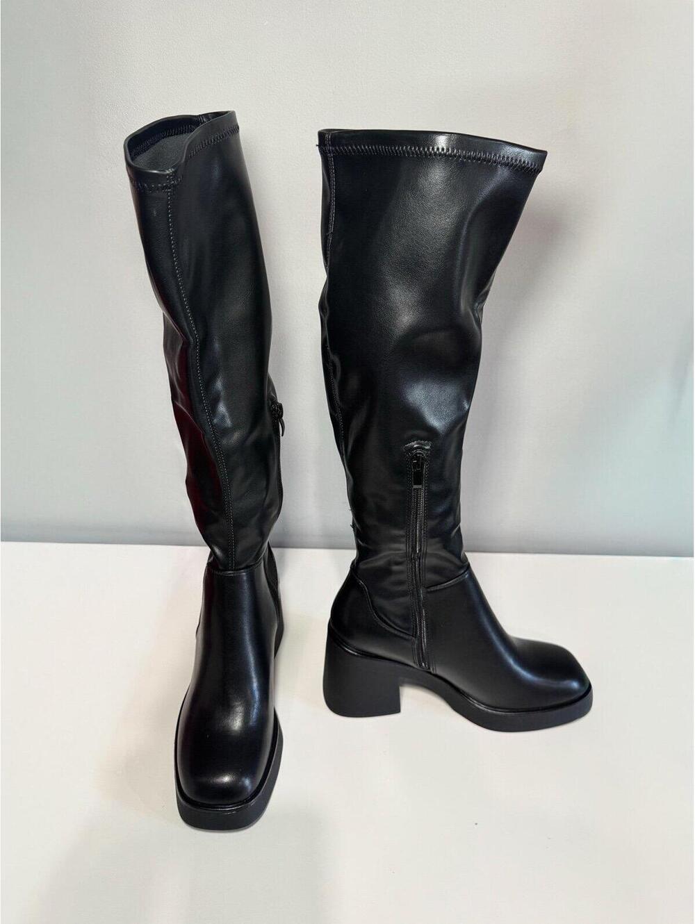 Black boots - Picture 1 of 5